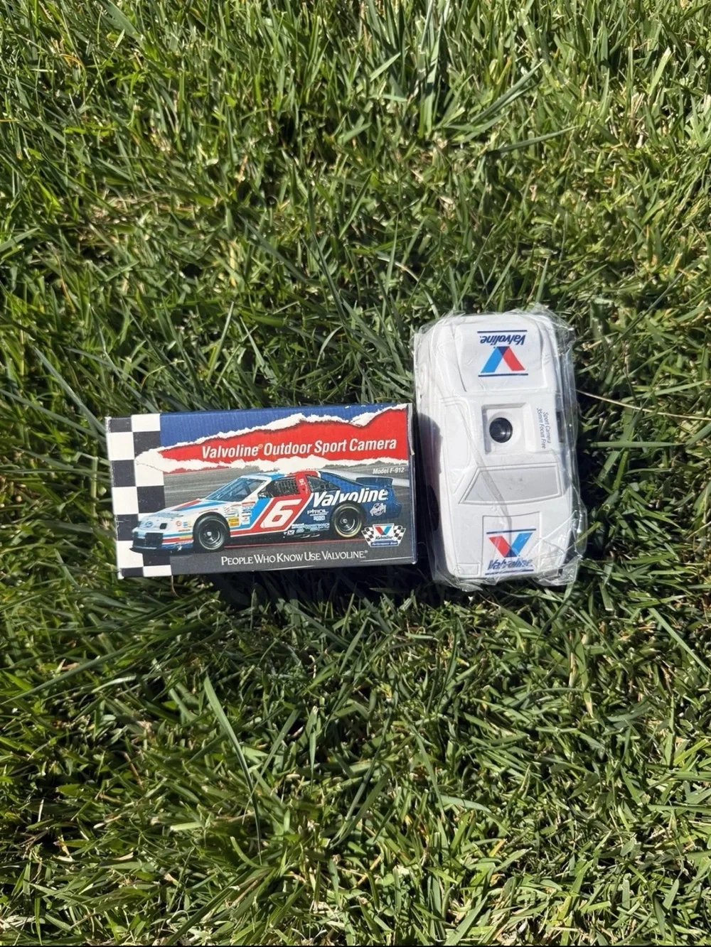 Vintage 90’s Valvoline Model F-912 Car Camera Mark Martin #6 NASCAR 35mm (NEW)